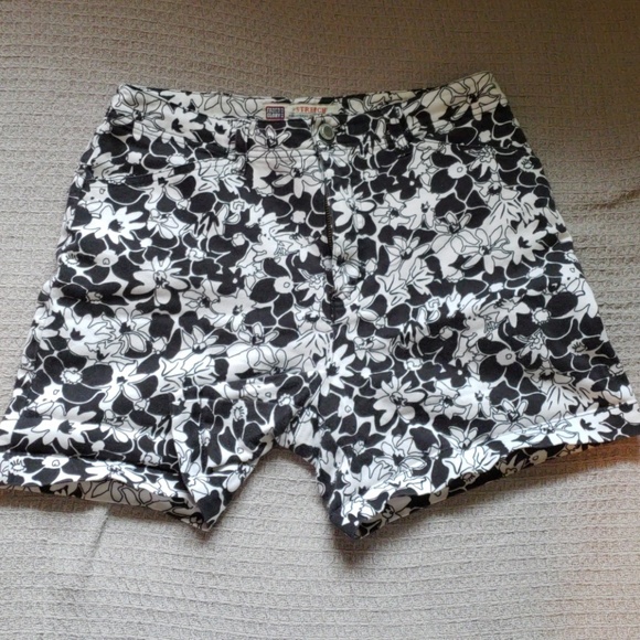 Floral High Waisted Shorts - Picture 2 of 6